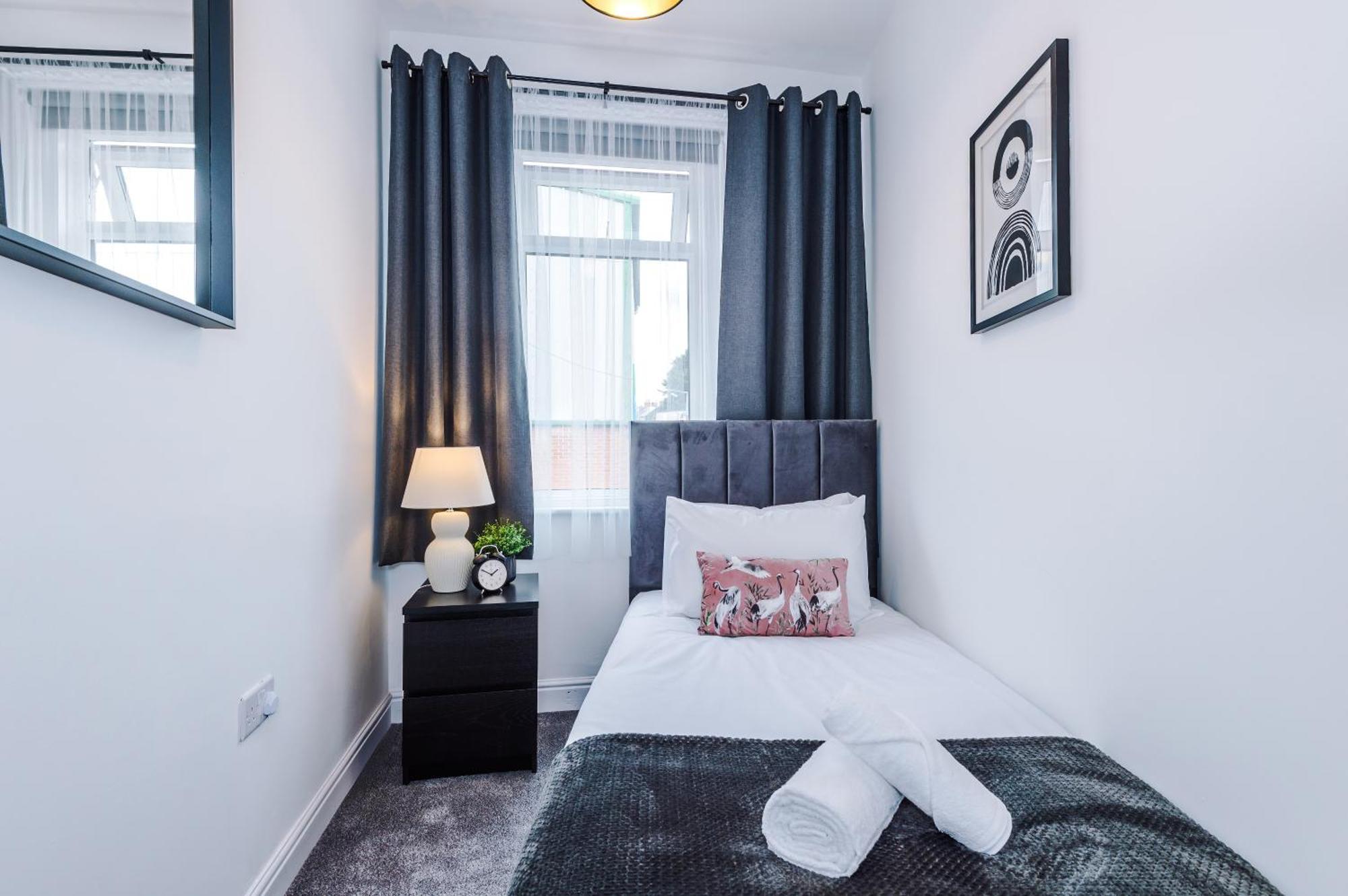 Modern Premium 3 Bed Hidden Gem - Central Location Μπάρνσλεϊ Εξωτερικό φωτογραφία