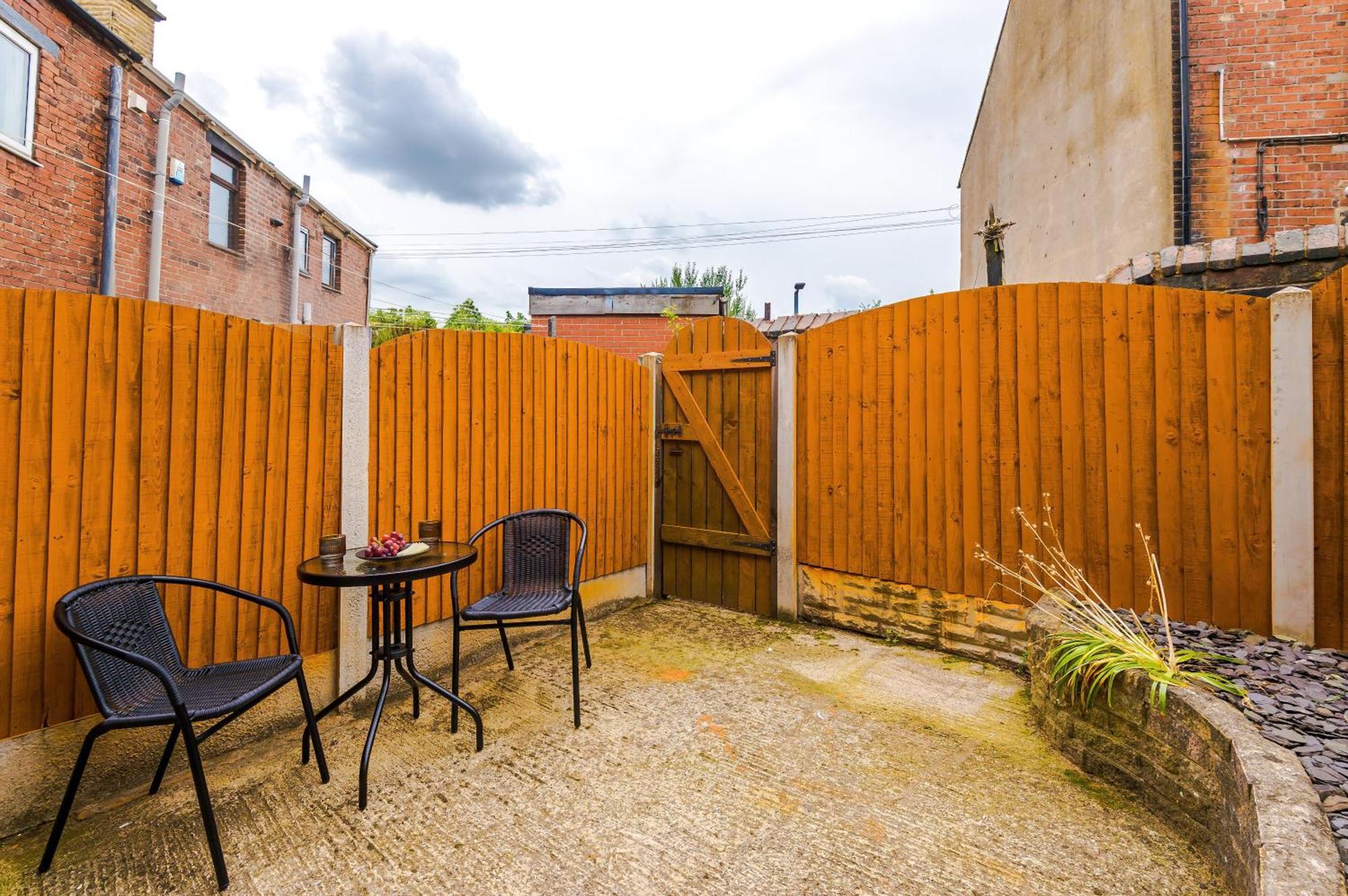 Modern Premium 3 Bed Hidden Gem - Central Location Μπάρνσλεϊ Εξωτερικό φωτογραφία
